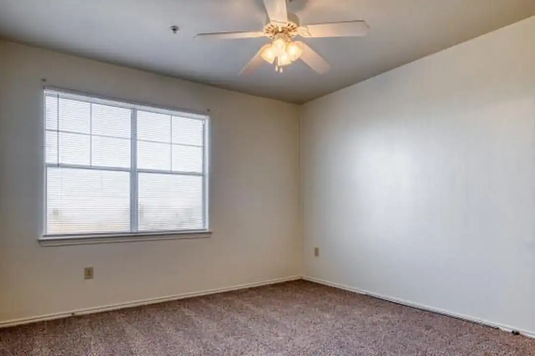 1401 A W Grimes Blvd unit # 611 - View 6
