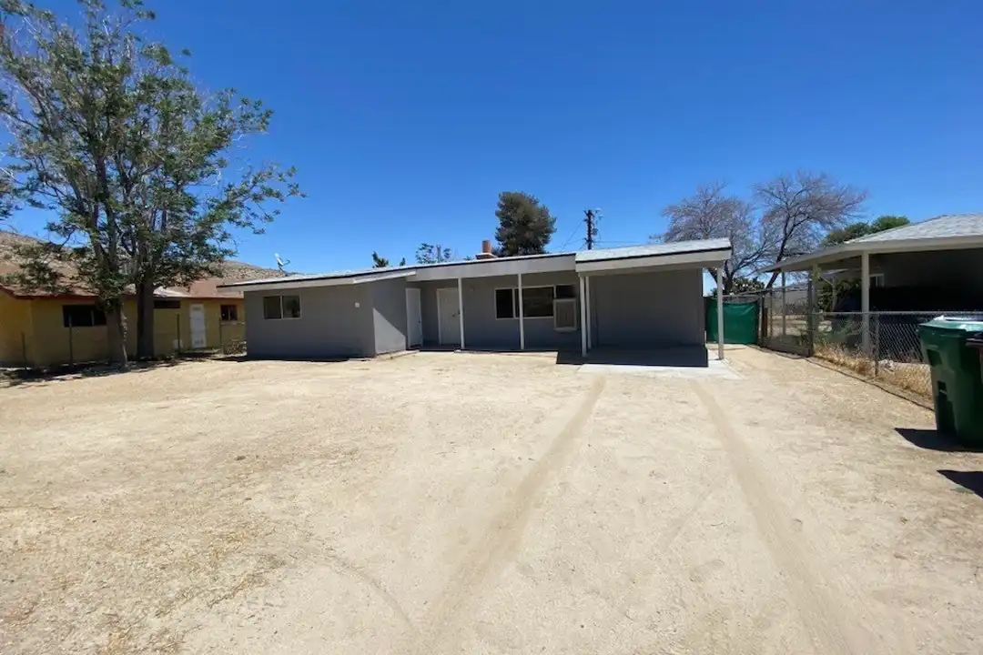 6963 Tamarisk Ave - View 2