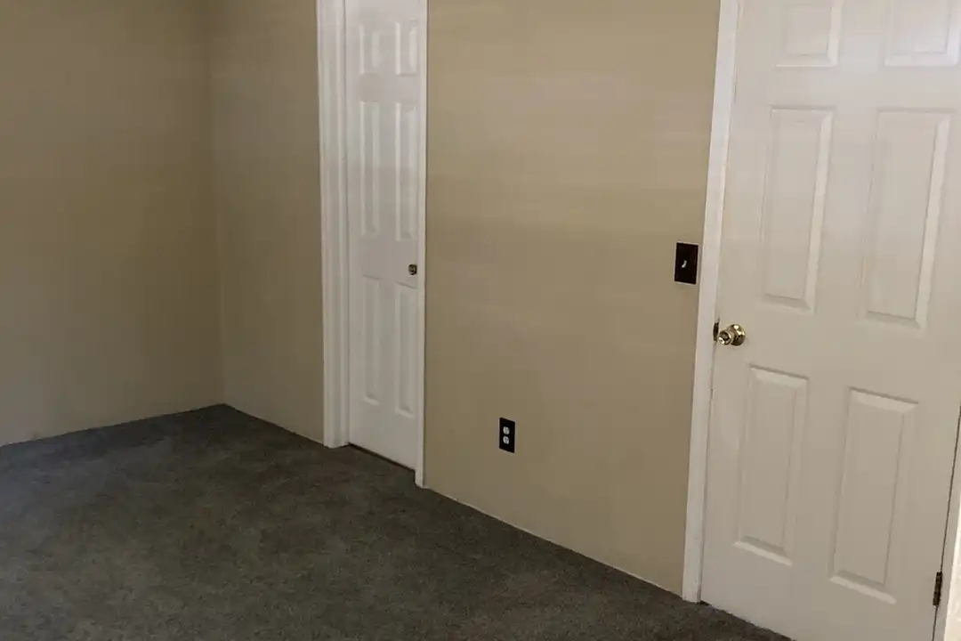 1661 Killarney St - View 6
