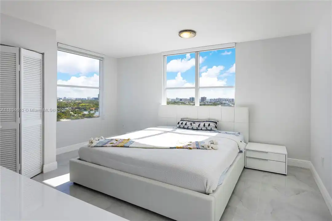 1800 Sunset Harbour Dr - View 2