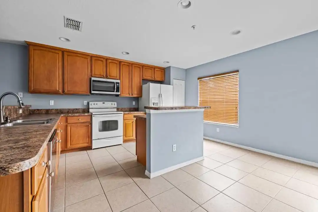 1944 SE High Springs Dr - View 6