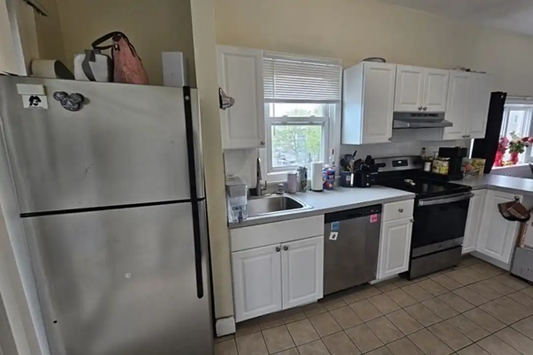 464 Meridian St unit B - View 3