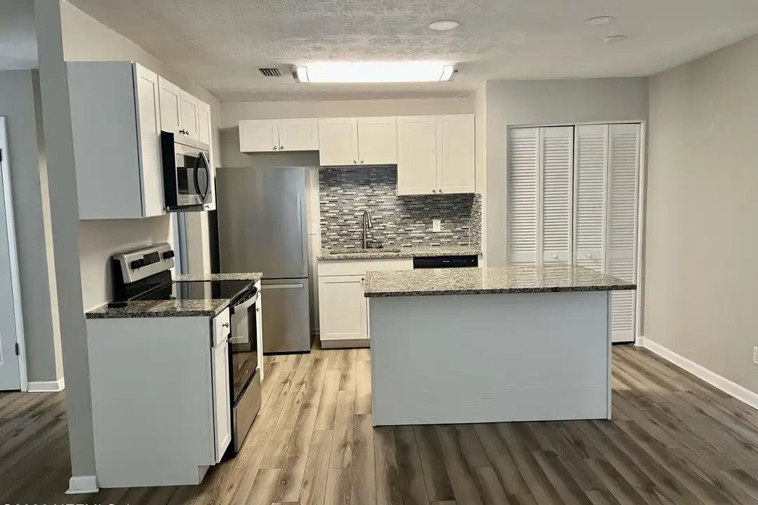10964 Bacall Rd W – další