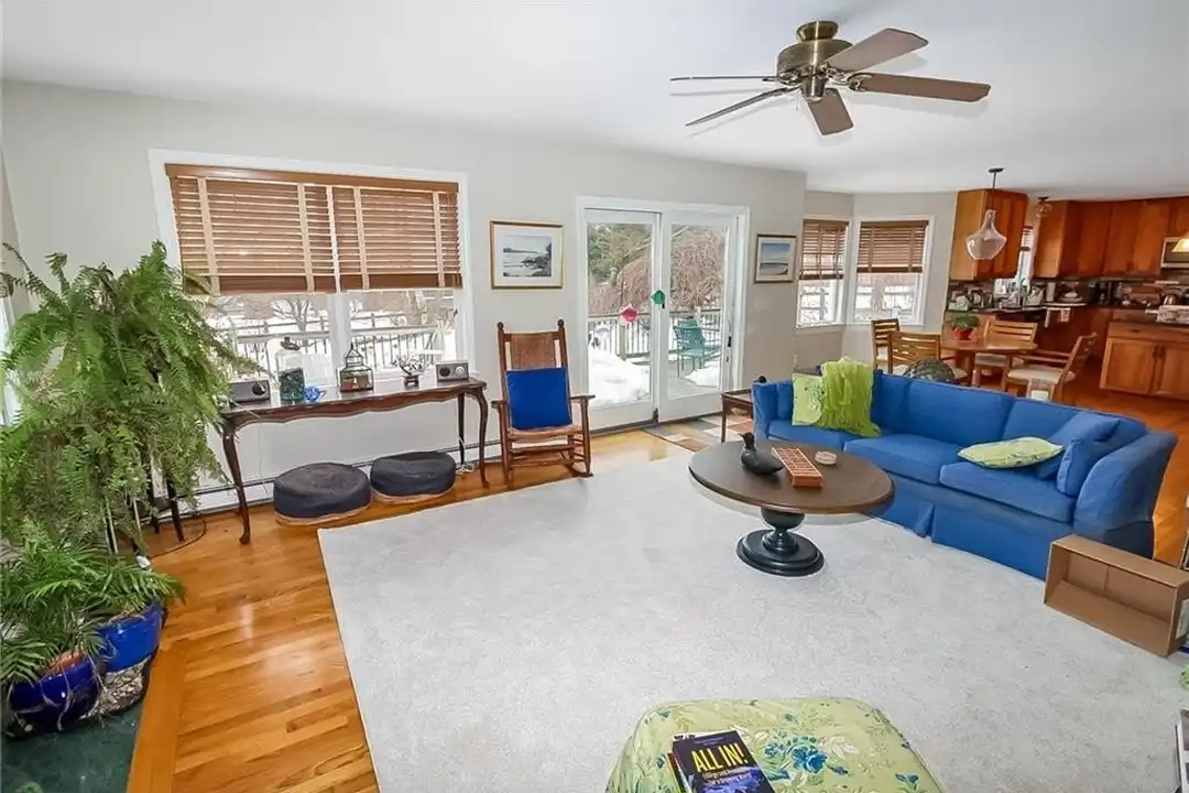 641 Middle Rd - More
