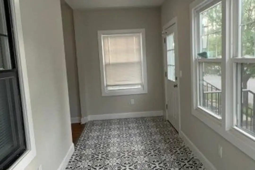913 Union St #1 - View 3