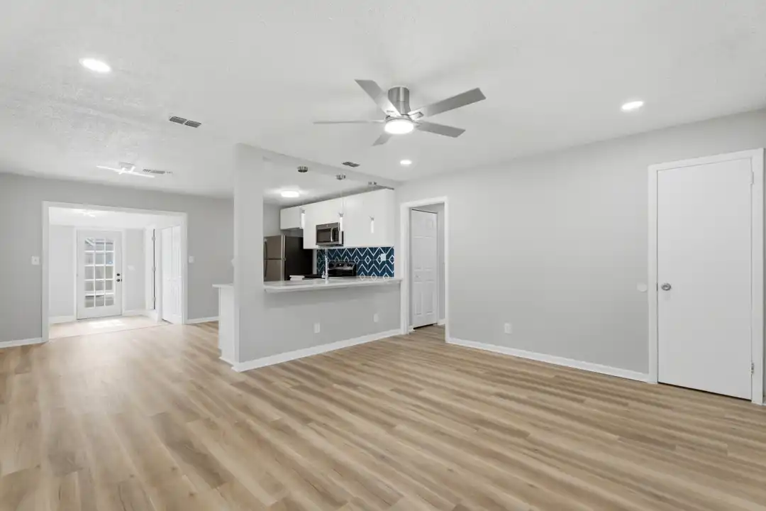6766 Londonbridge Ln - View 5
