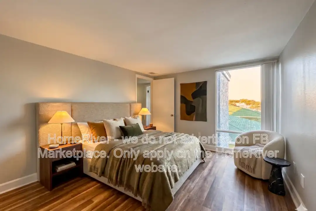 2115 W Ivy St – pohled 5