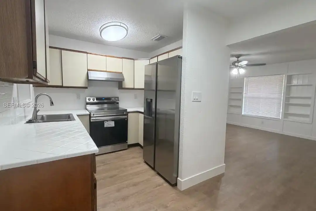 2580 NW 62nd Ave – photo 1