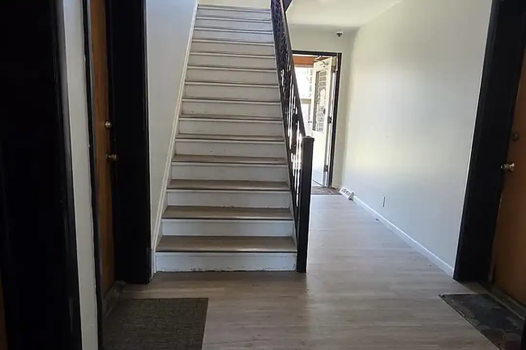 818 S Green Rd – photo 1