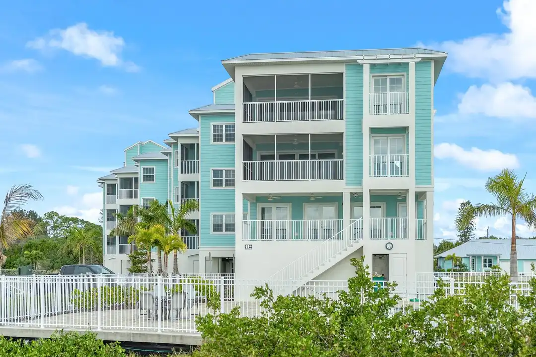 14550 River Beach Dr unit 304 – photo 1