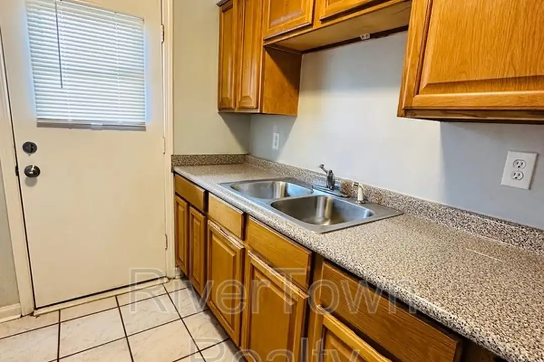 155 Clark Pl - Widok 4