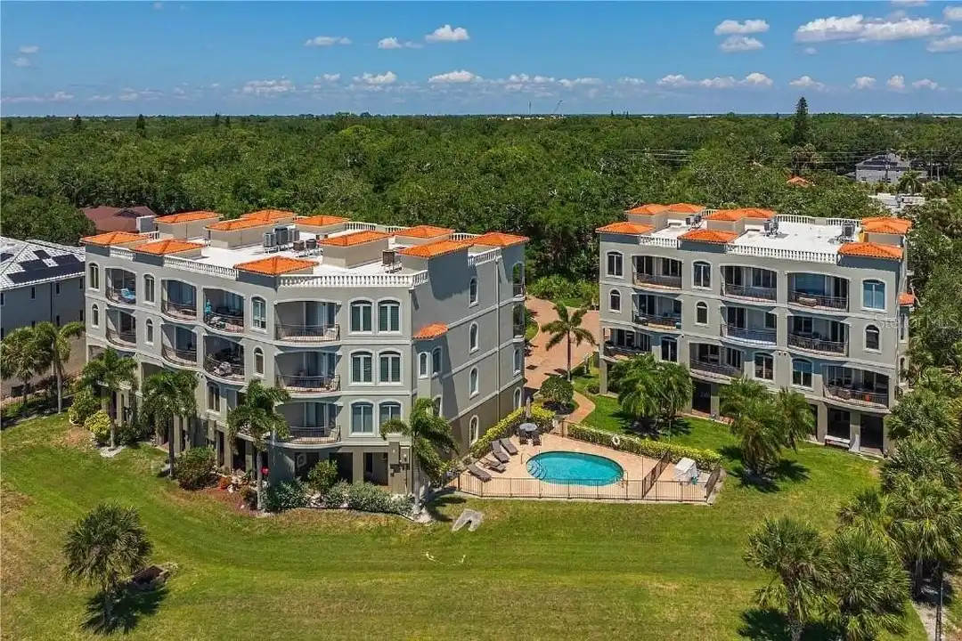 1724 Park St N - View 2