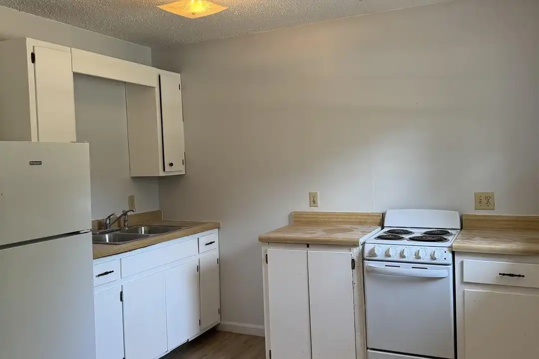 1600 N Lane St – photo 1 of 10
