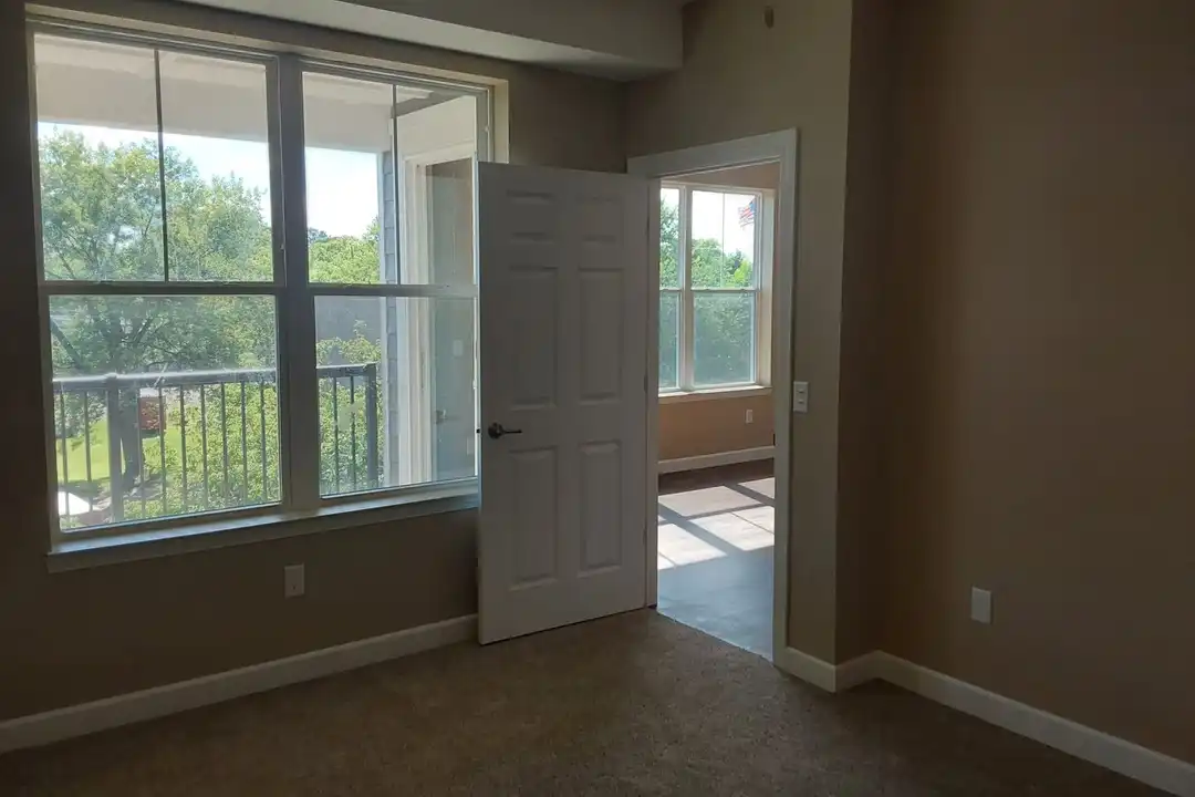 325 Lynn St unit 325-416 - View 4