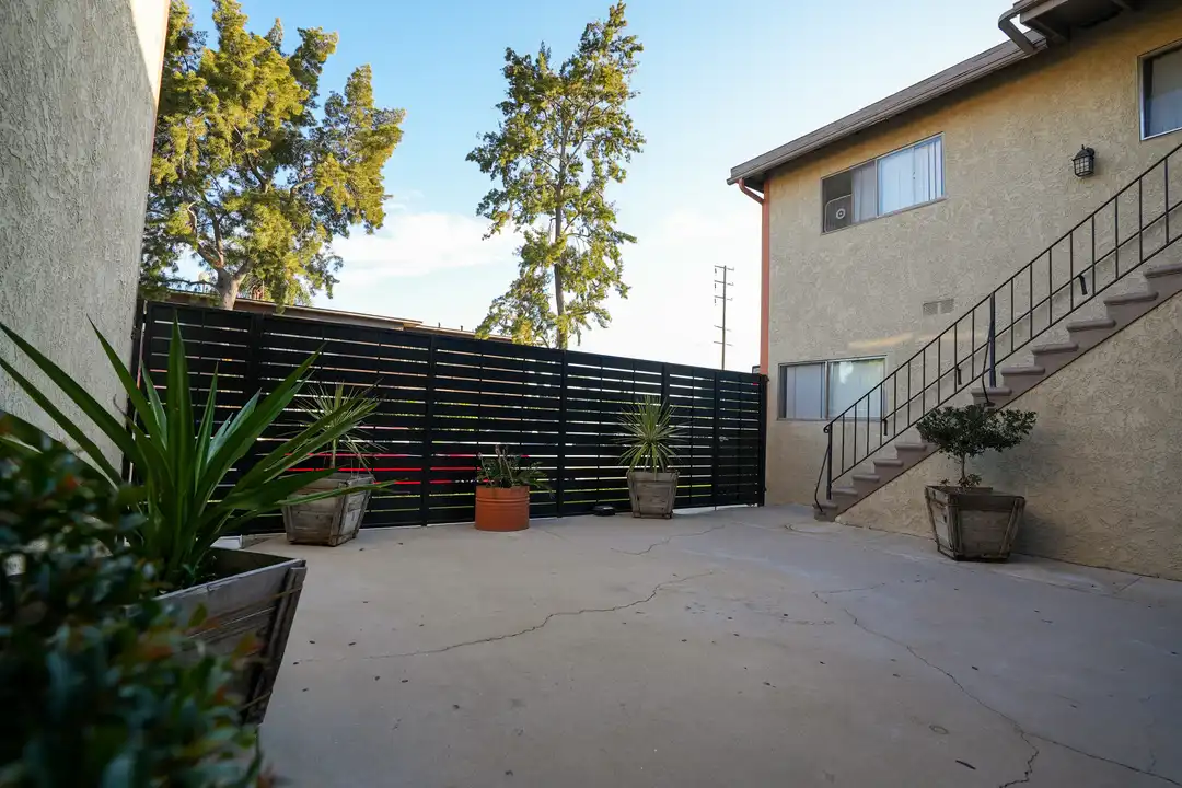 4500 N Lakewood Ave - View 5
