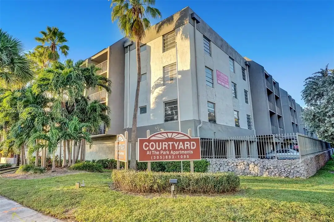 Apartment in North Miami - View 2