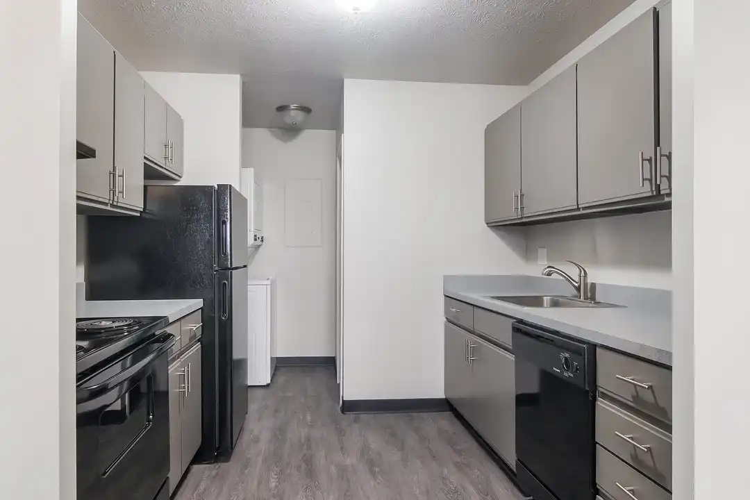 Colony Club – photo 1 of 11