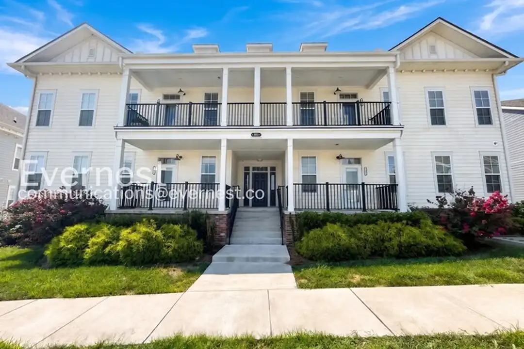 828 Goswell Dr unit 4 – photo 1 of 18