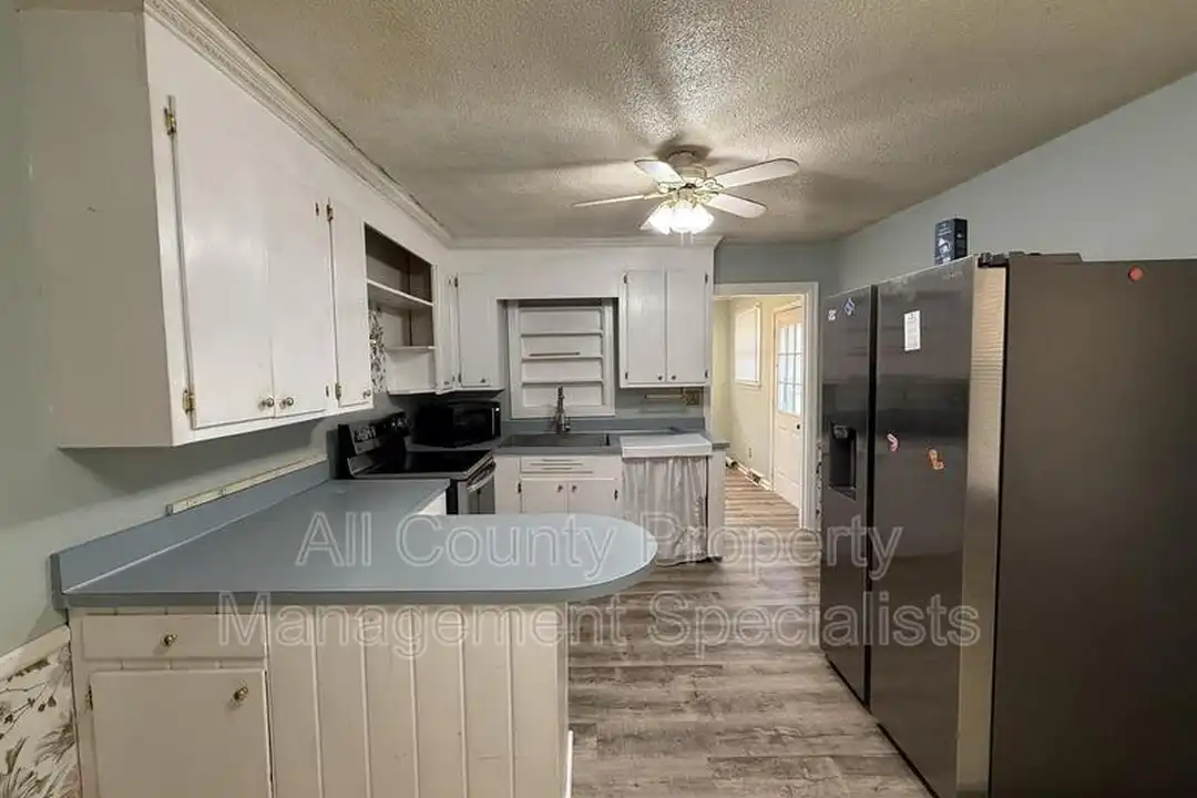 House in West Columbia - View 5