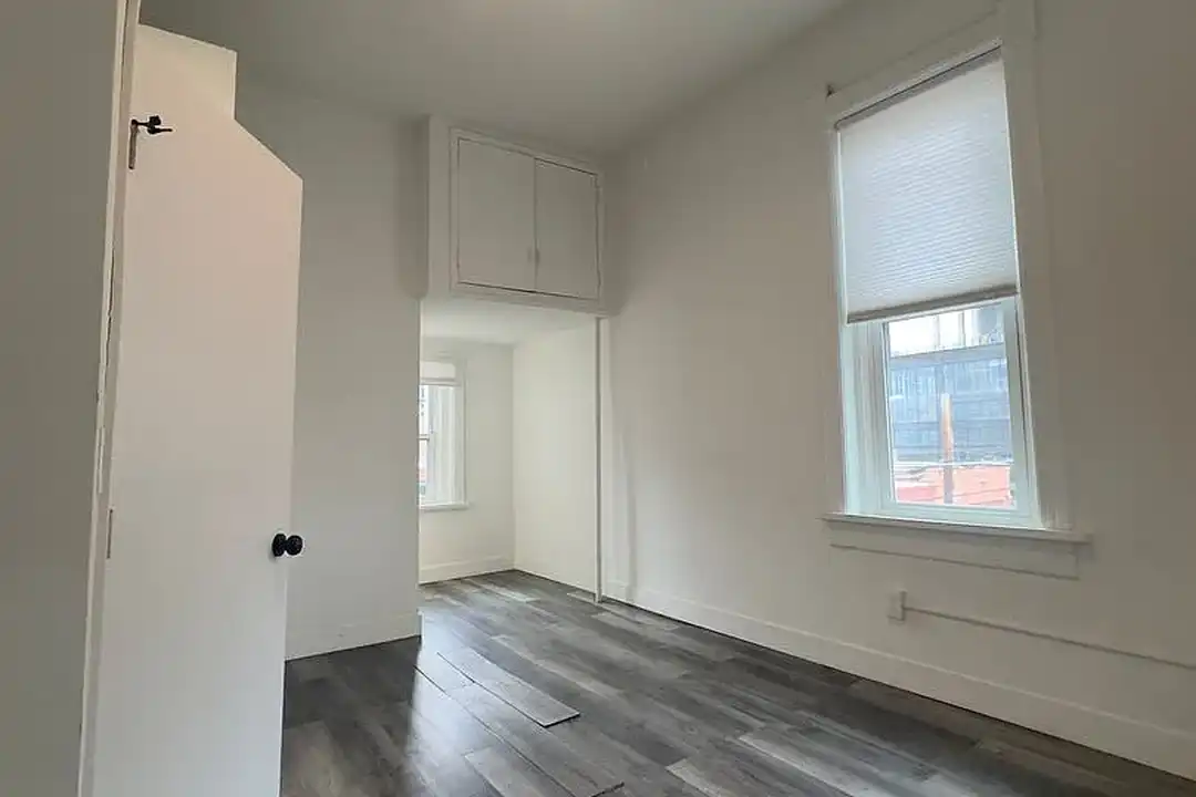 2031 Curtis St – pohled 5