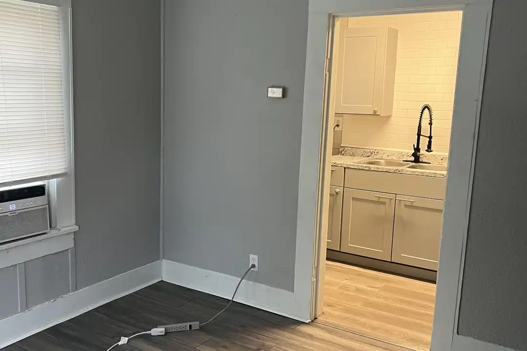 4207 1/2 N Beaver Ave - View 2