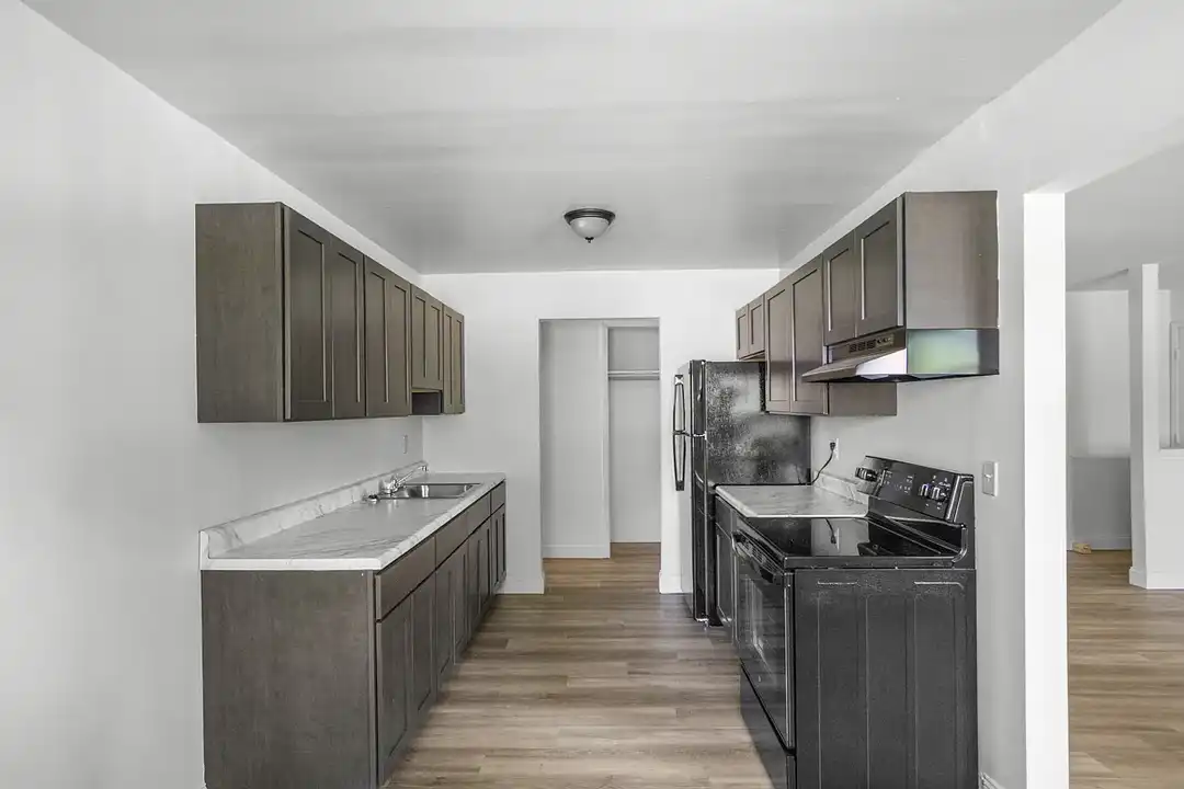 Laurel Gardens APT – photo 1