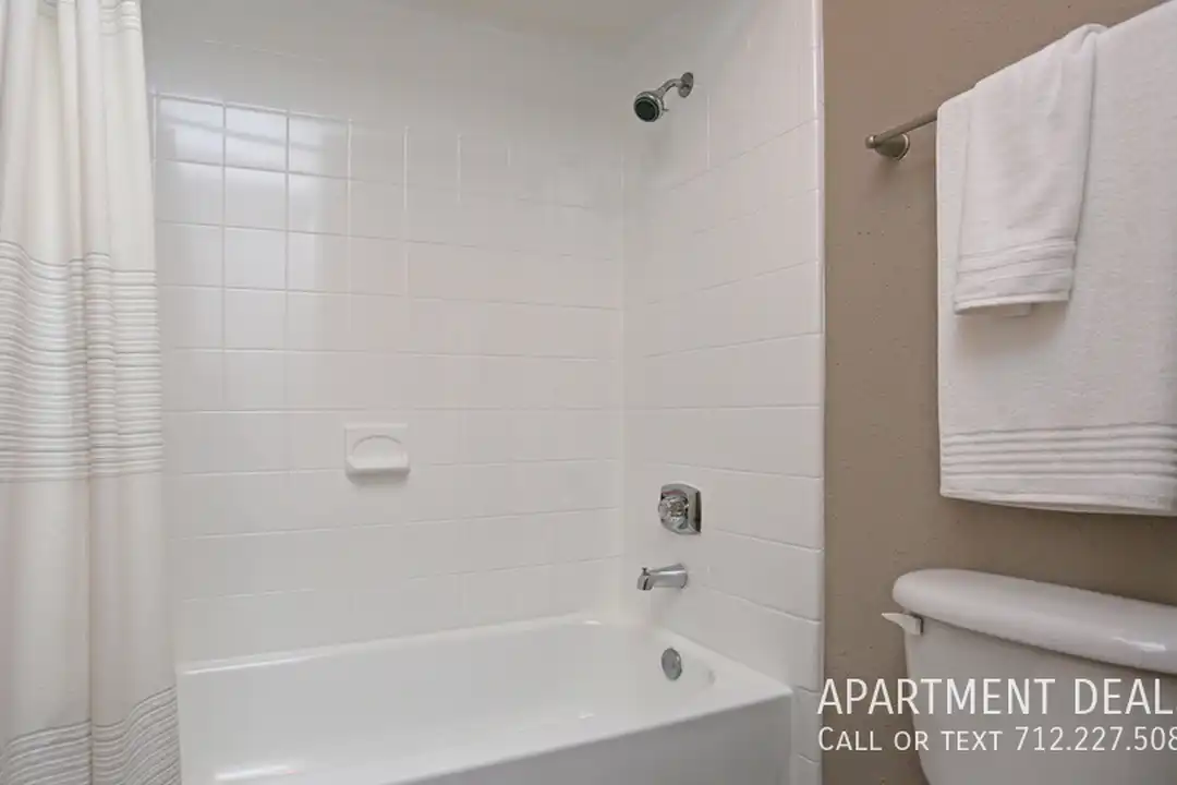 10127 Windmill Lakes Blvd – pohled 6
