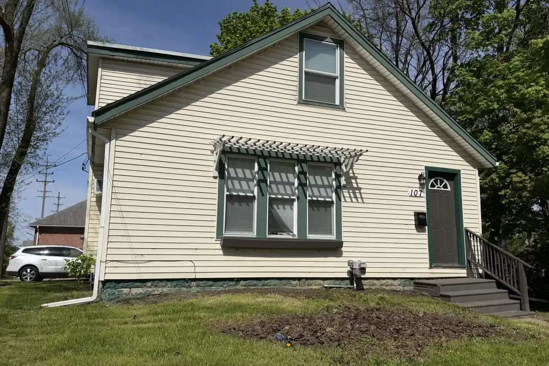 107 N Sanford St – photo 1