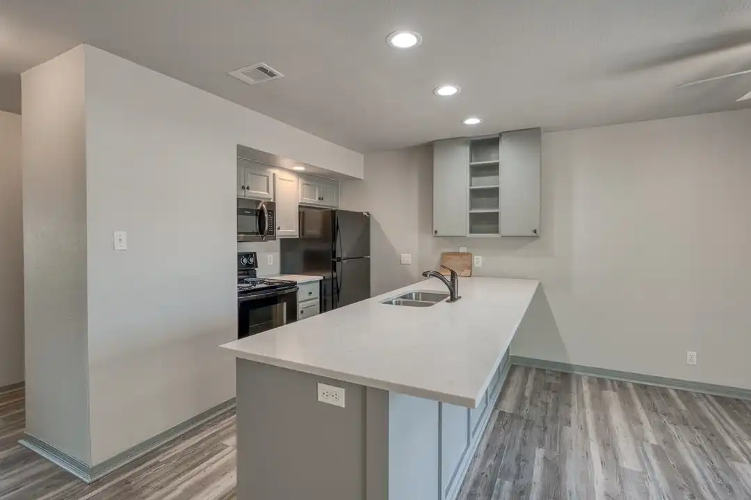 906 Hi Cir N – photo 1 of 10