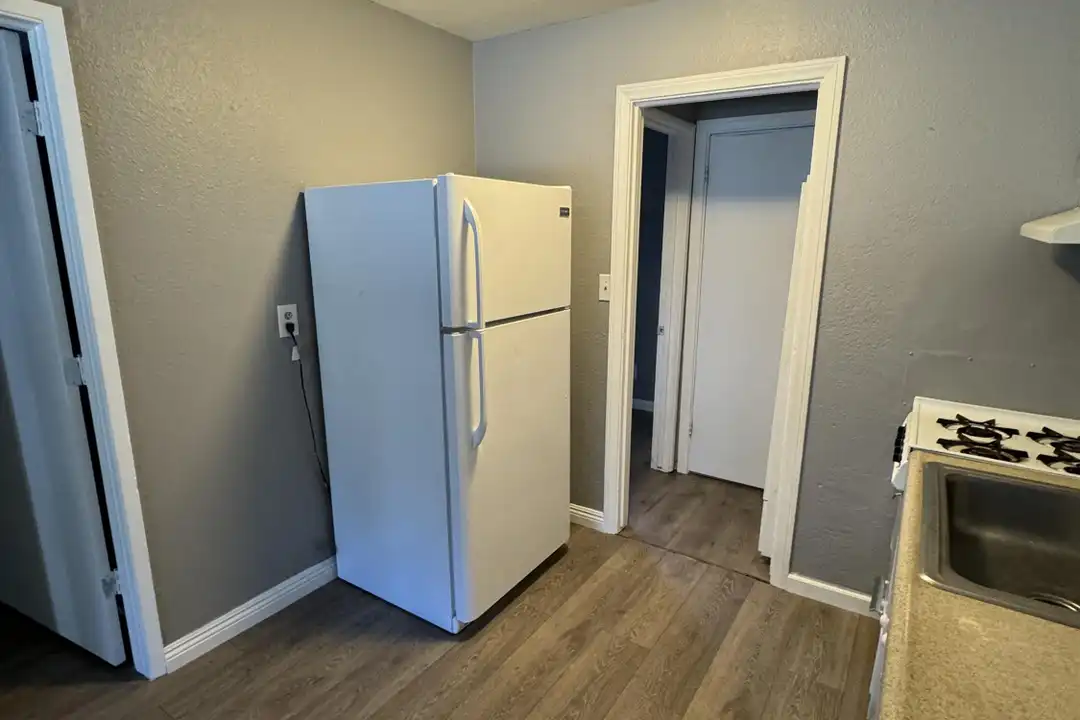 1032 Glenwood Way unit 4 - View 4
