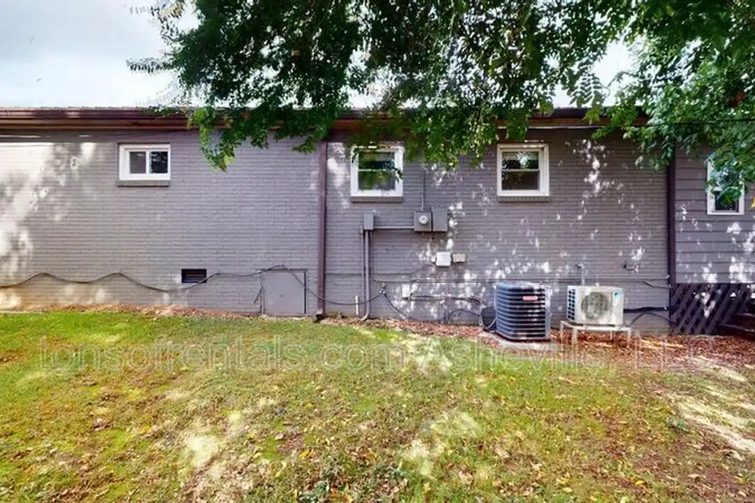 423 Crest Rd - View 5