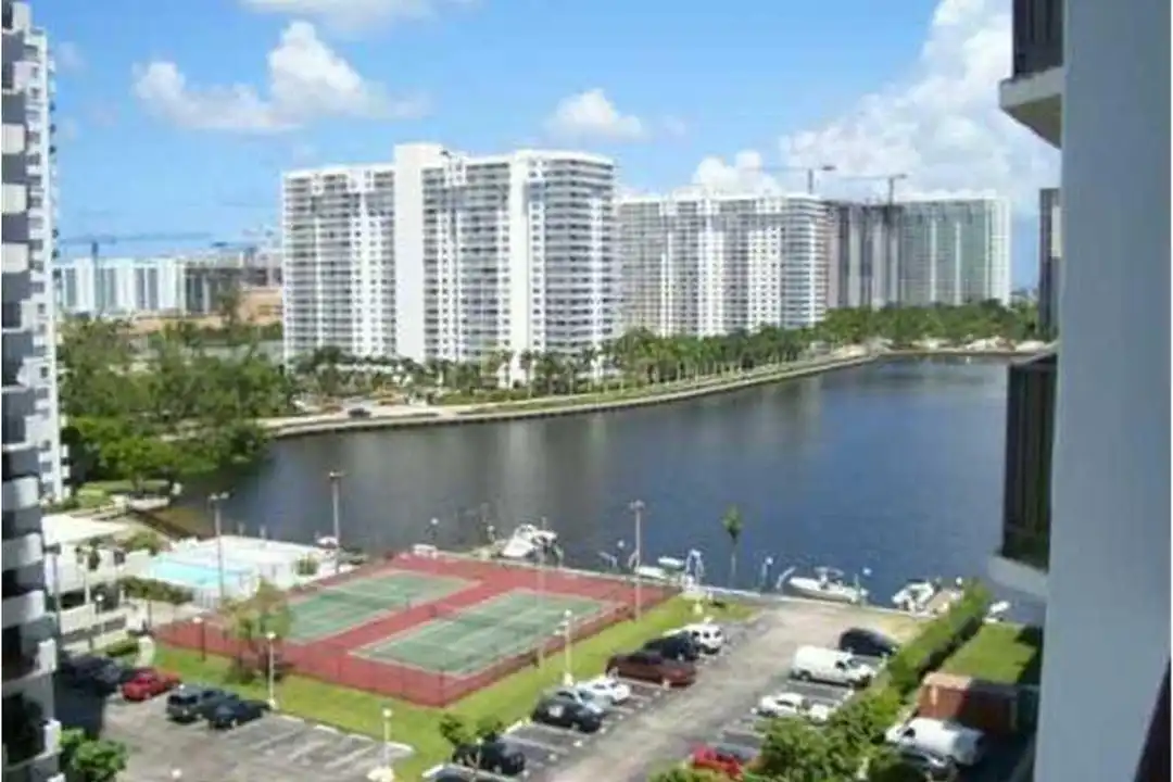 18031 Biscayne Blvd unit 1004-3 - View 3