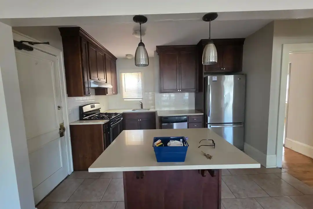 705 West 31st St – pohled 6