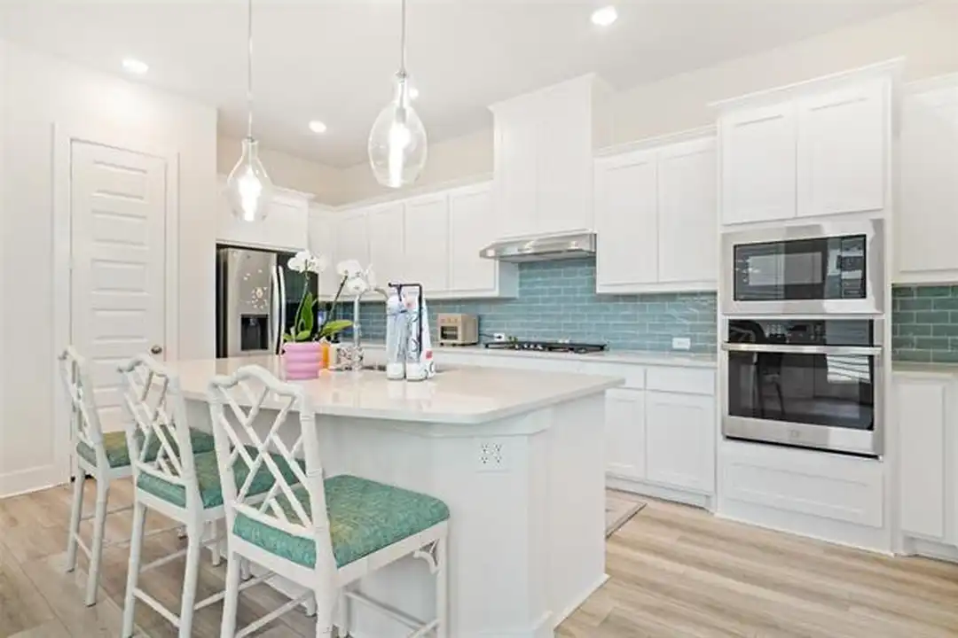 6113 Kessler Dr - More