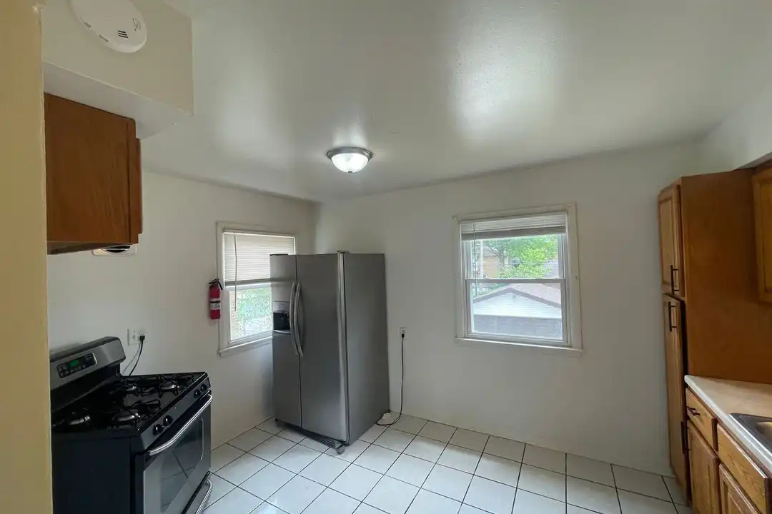 6221-6223 W Thurston Ave unit 6223 Upper - View 4