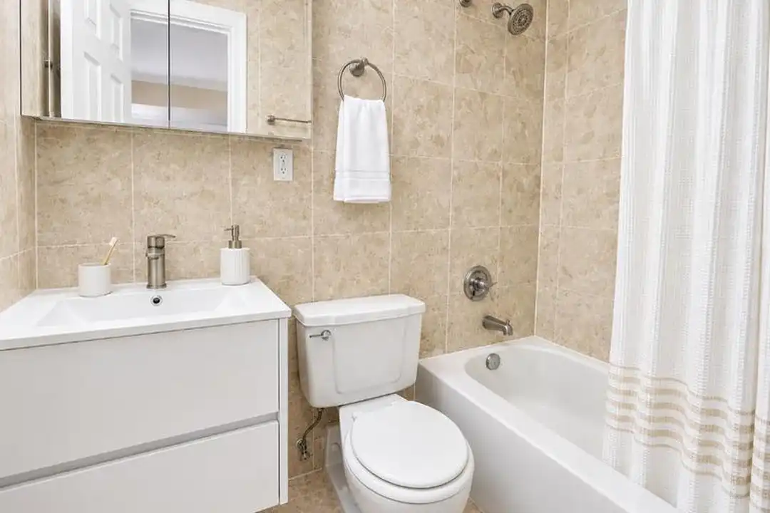 304 W 92nd St – pohled 5