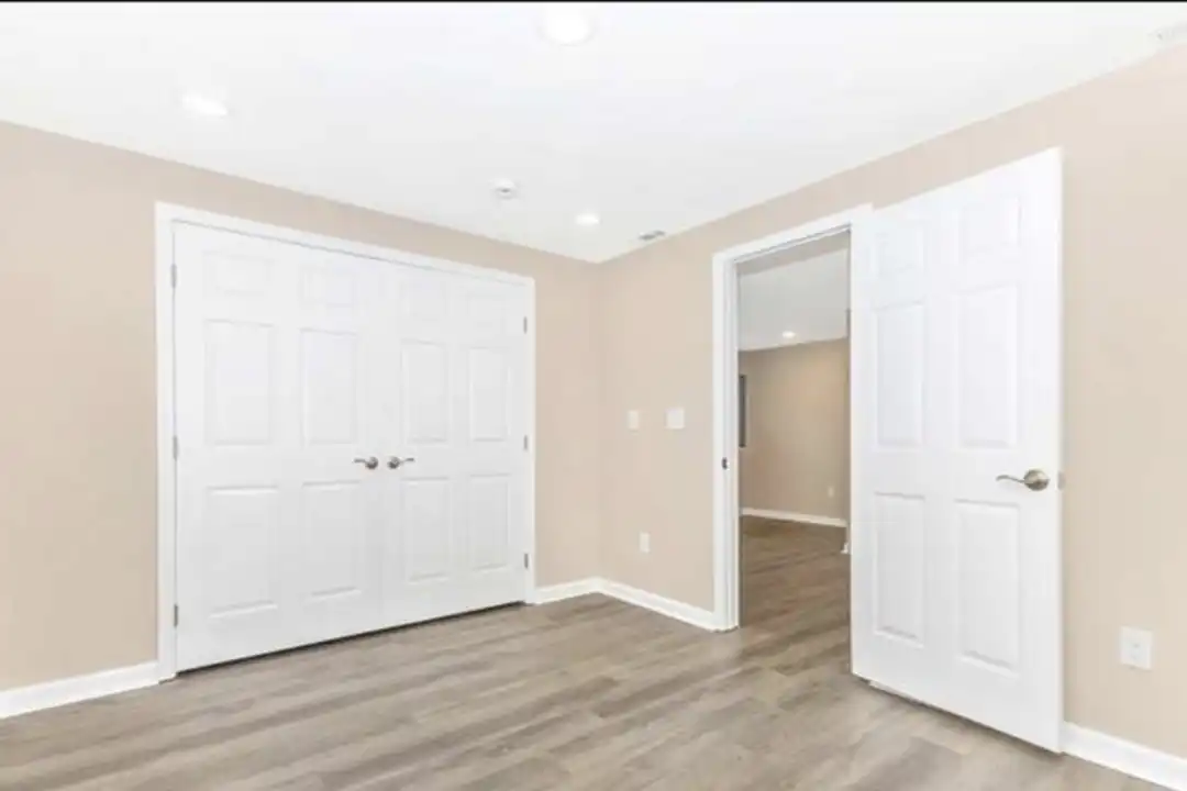 4820 Hayes St NE – photo 1