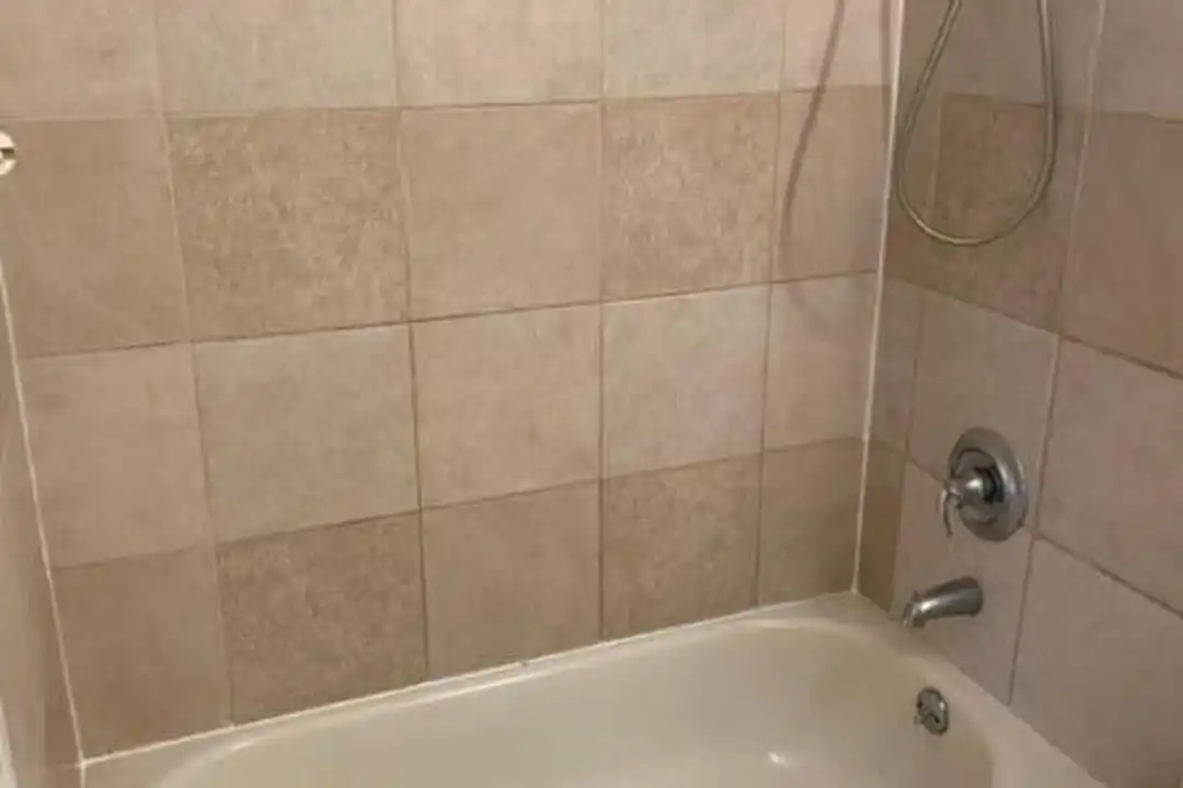 3750 Catalpa Dr - More