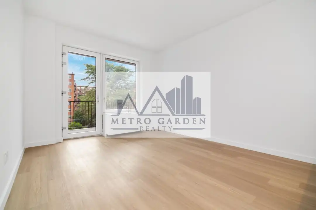 Apartment in New York, Pomonok, Queens - View 2