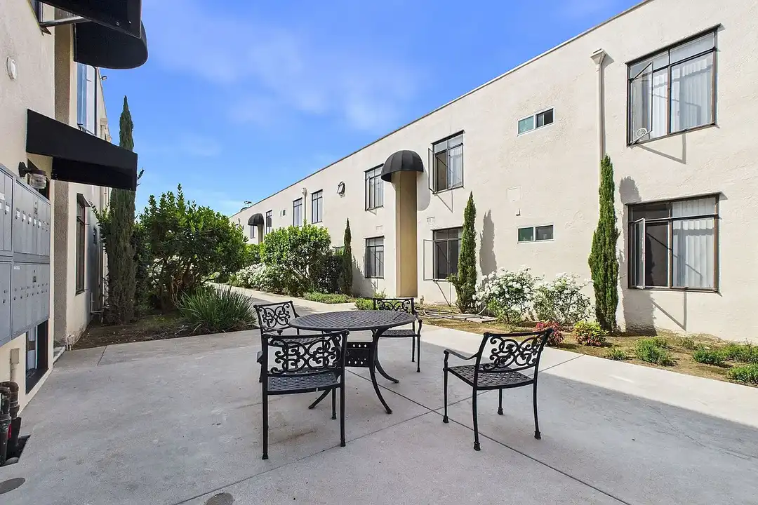 427-433 W Duarte Rd - View 2