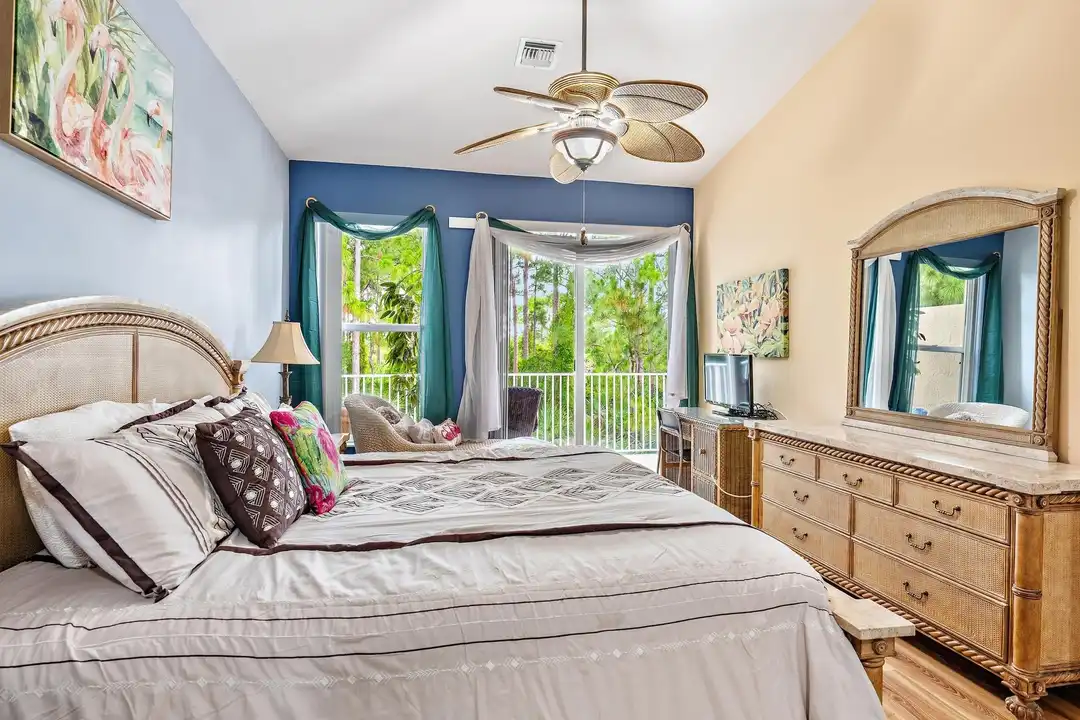 9224 Wentworth Ln - More