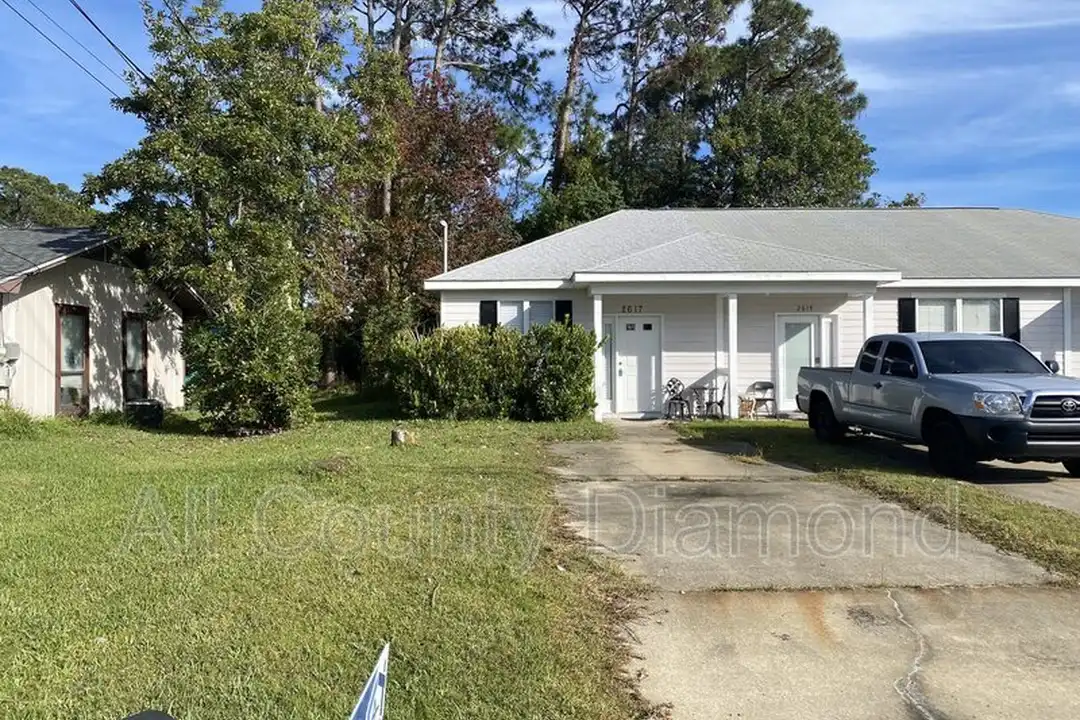 2617 Cypress St - View 2