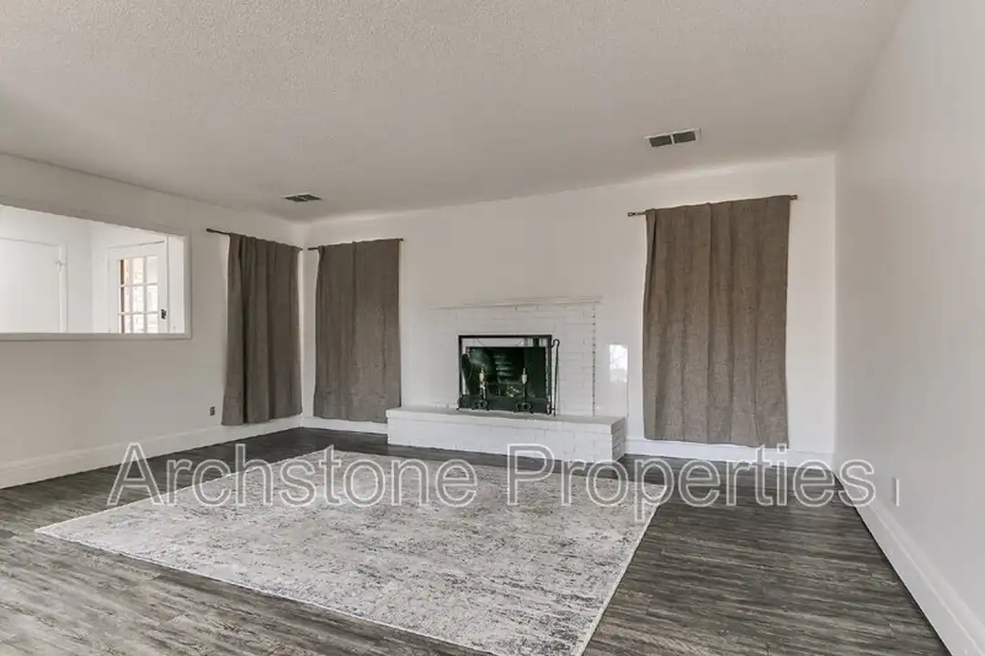 4508 NW 26th St - View 2