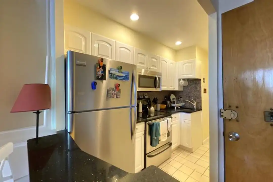 431 Beacon St - More