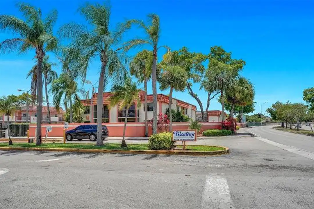 842 NE 209th St - View 2