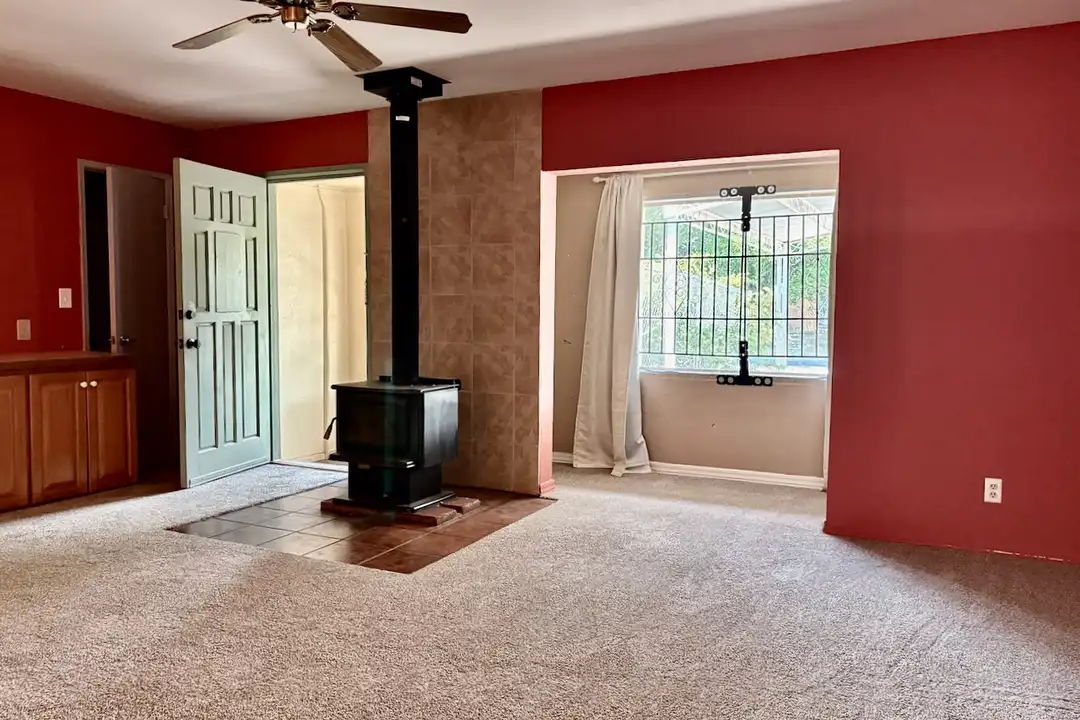1721 Utah St NE - View 5