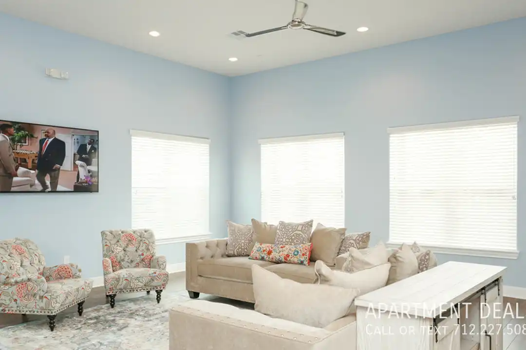 424 Northpoint Dr – photo 1