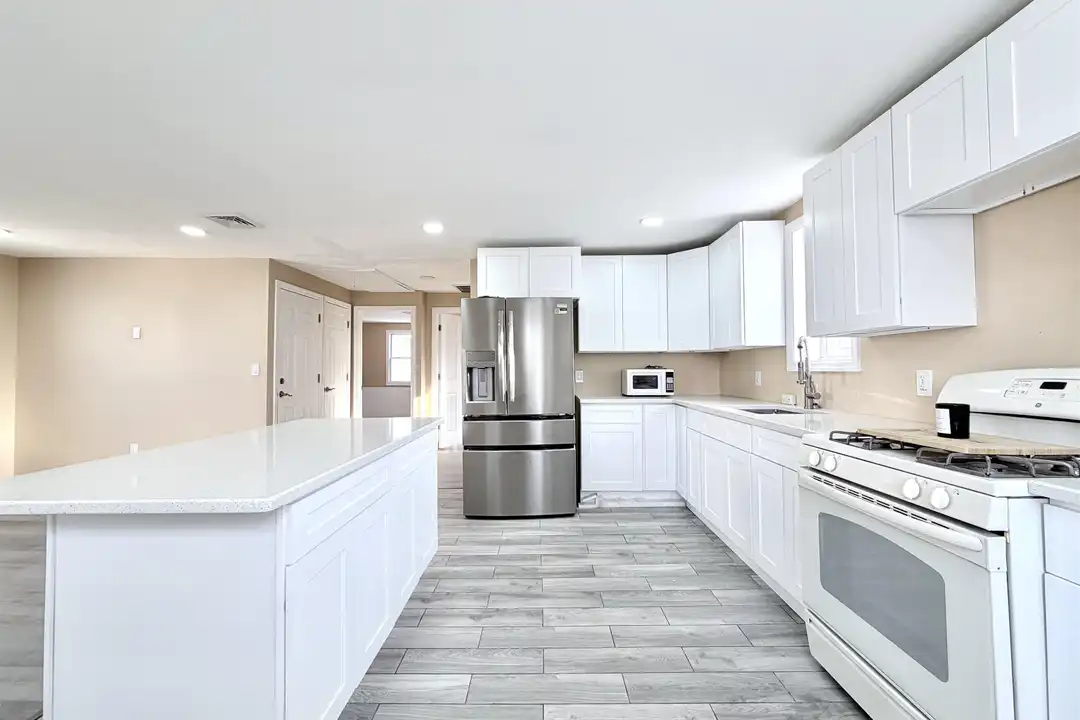 1572 Summit Ave unit 2 - View 3