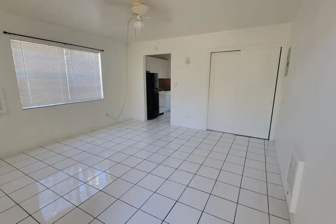 1927 Lincoln St unit 4 - View 4