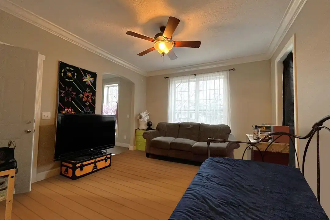 1092 18th Ave SE unit 2 – další